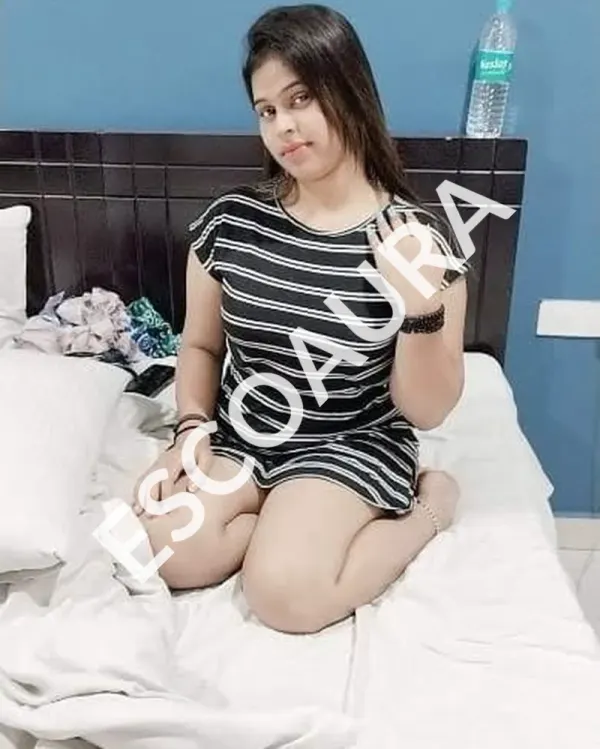 RIYA SINGH  gallery 0